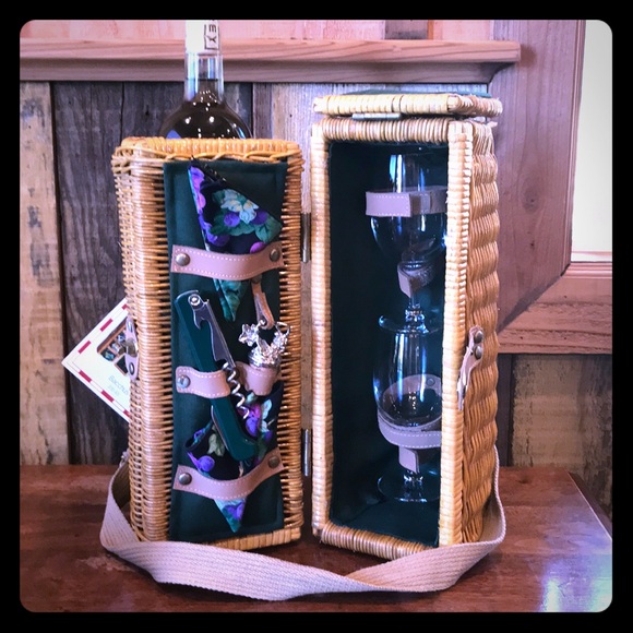 PICNIC TIME Other - ✨SOLD✨PICNIC WINE BASKET🍷🍷